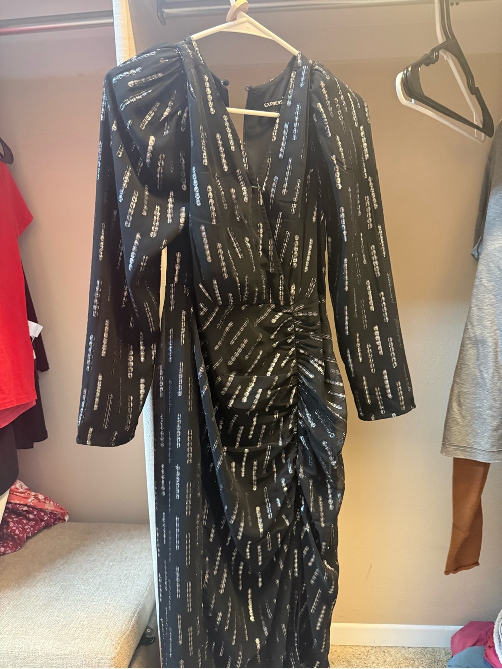 Express Black Long-Sleeve Ruched Sequin-Print Midi Dress